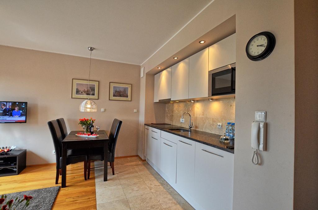 Tartaczna Deluxe Apartments กดัญสก์ ภายนอก รูปภาพ