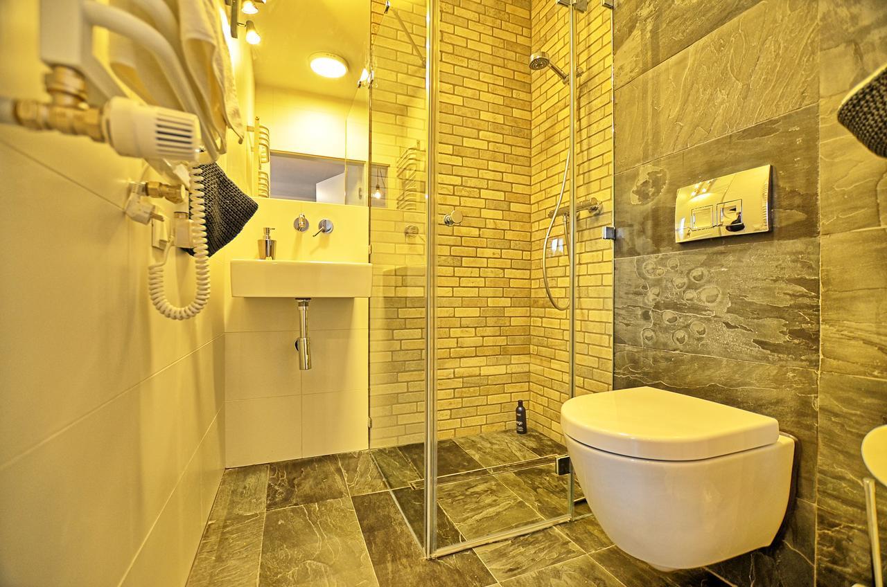 Tartaczna Deluxe Apartments กดัญสก์ ภายนอก รูปภาพ